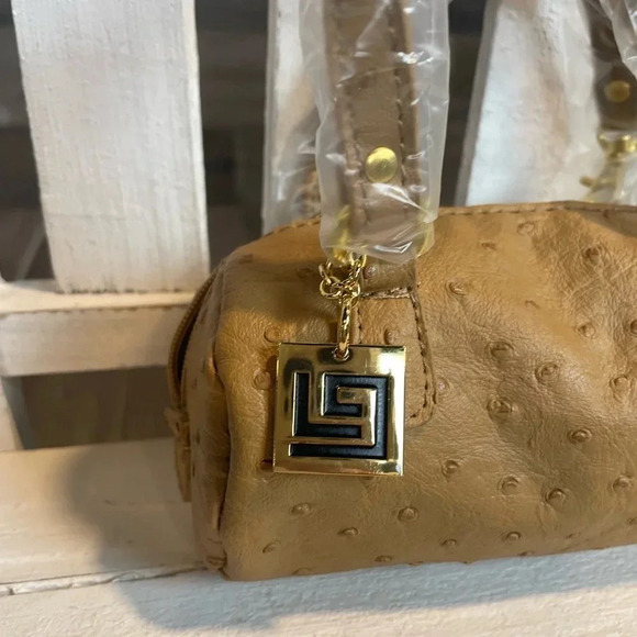 For Your Ease Only Small Wristlet Cellphone Bag NWOT - Picture 2 of 4